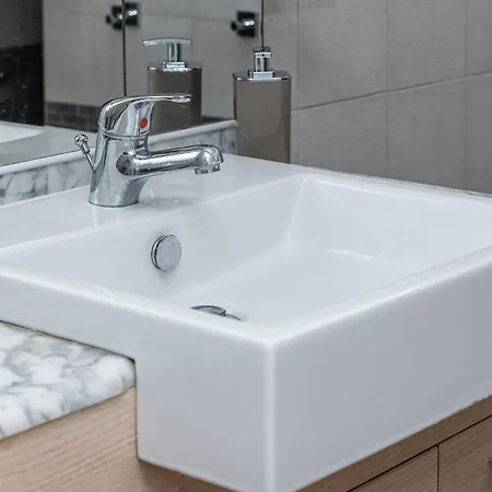 Casetta Ginevra - Close To Metro C Apartamento *
